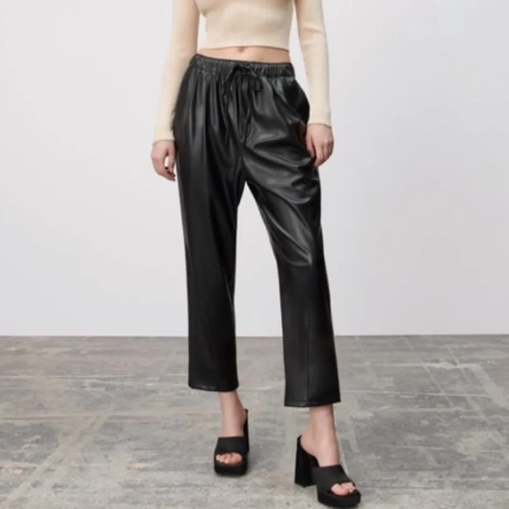 Zara faux leather pants - Picture 2 of 8